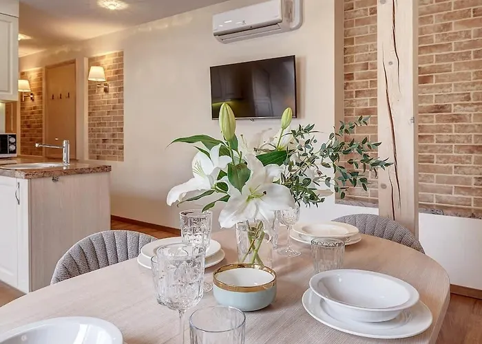 Domillion New 2bdr Old Town Amber Z1b5