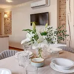 Domillion New 2bdr Old Town Amber Z1b5